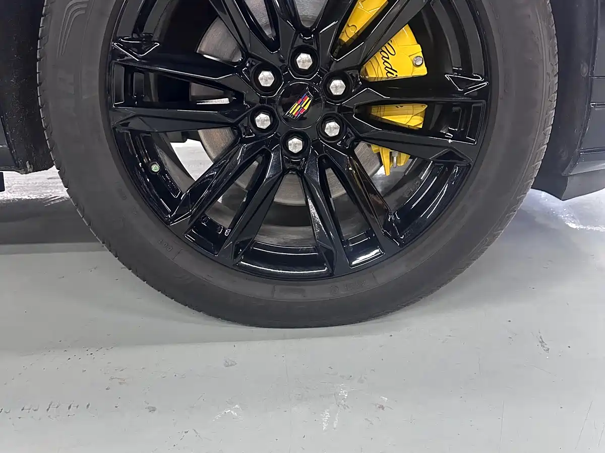 CADILLAC XT6