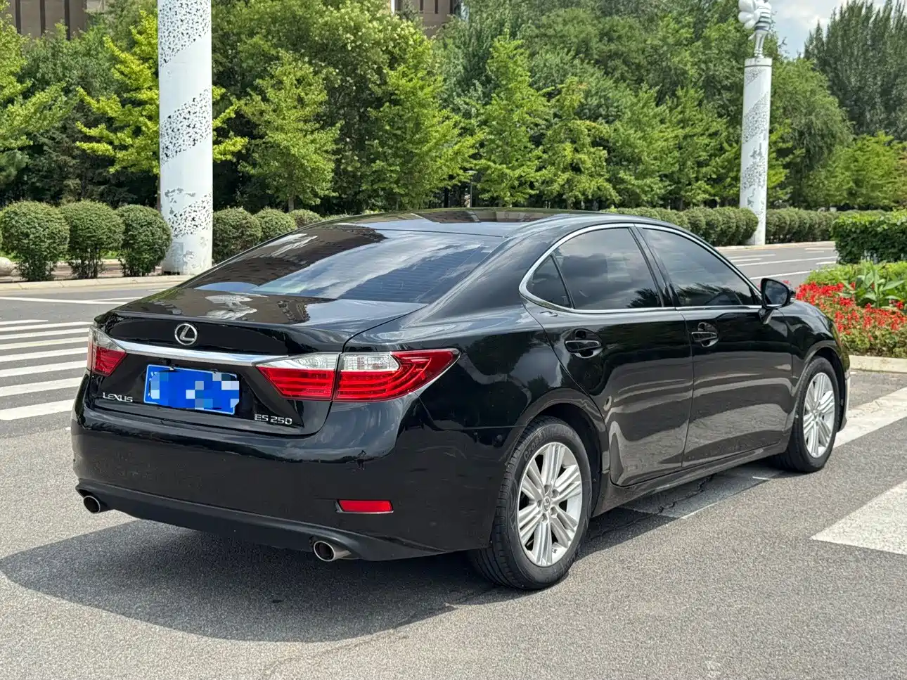 Фото 7 - Lexus ES