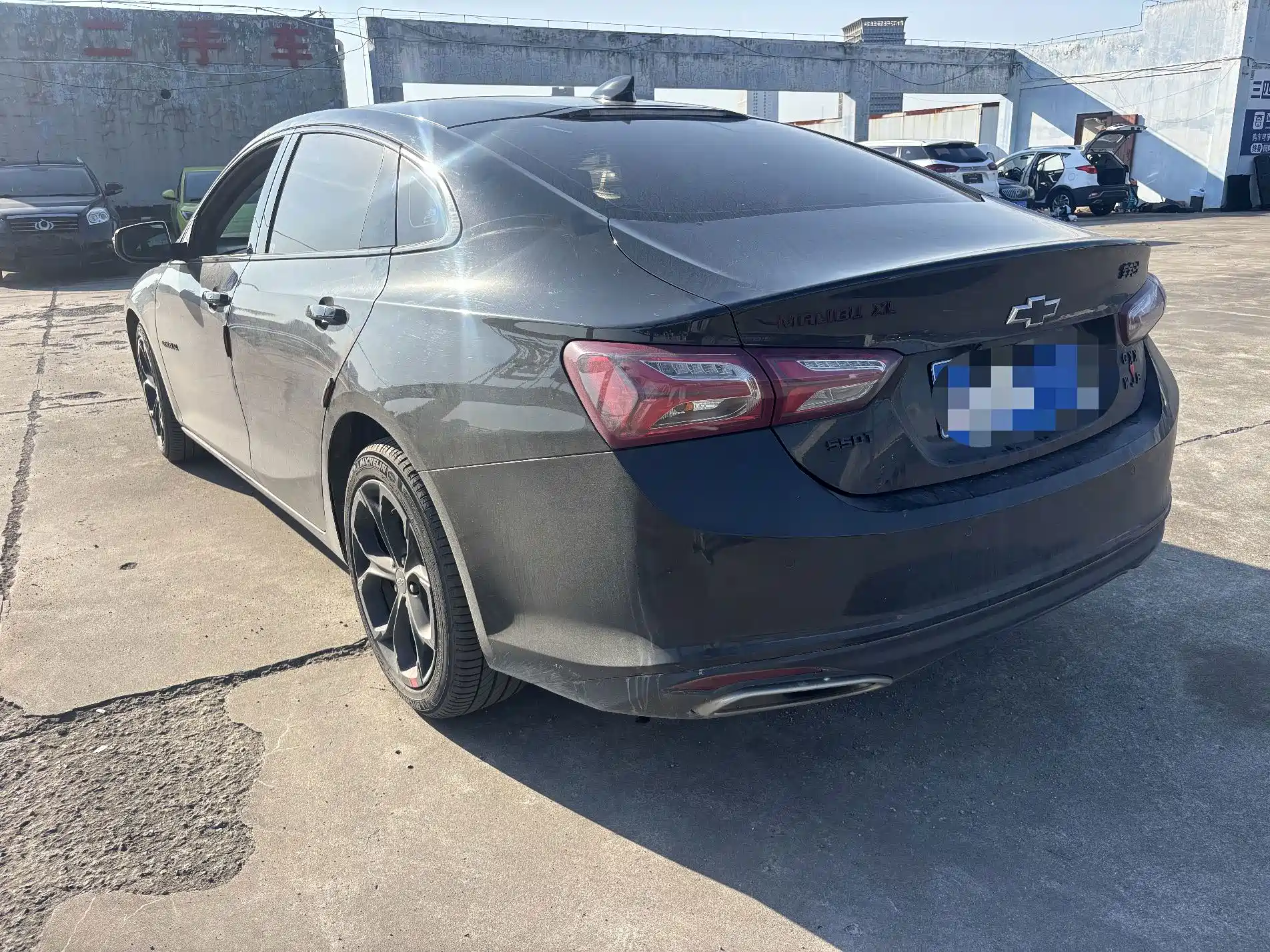Photo 8 - Chevrolet Malibu XL