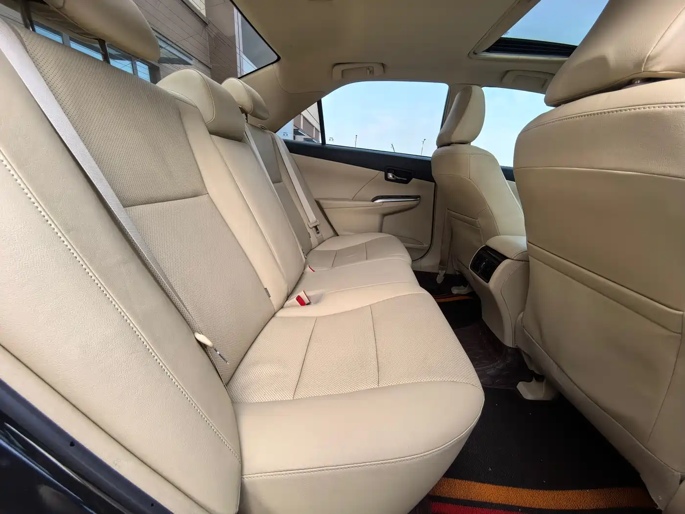 Toyota Camry 2015 2.0G Leading Edition фото 14
