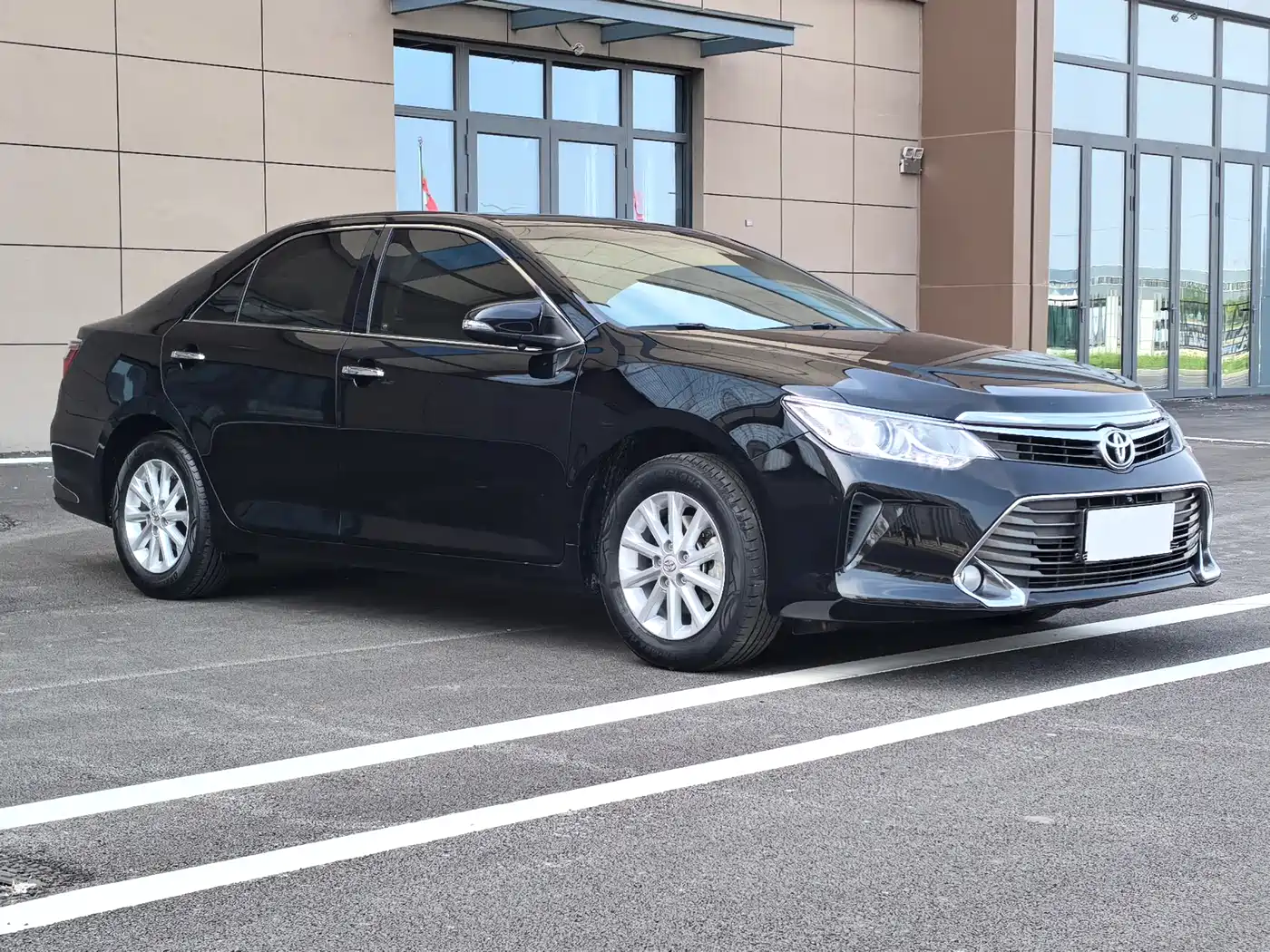 Toyota Camry 2015 2.0G Leading Edition фото 2
