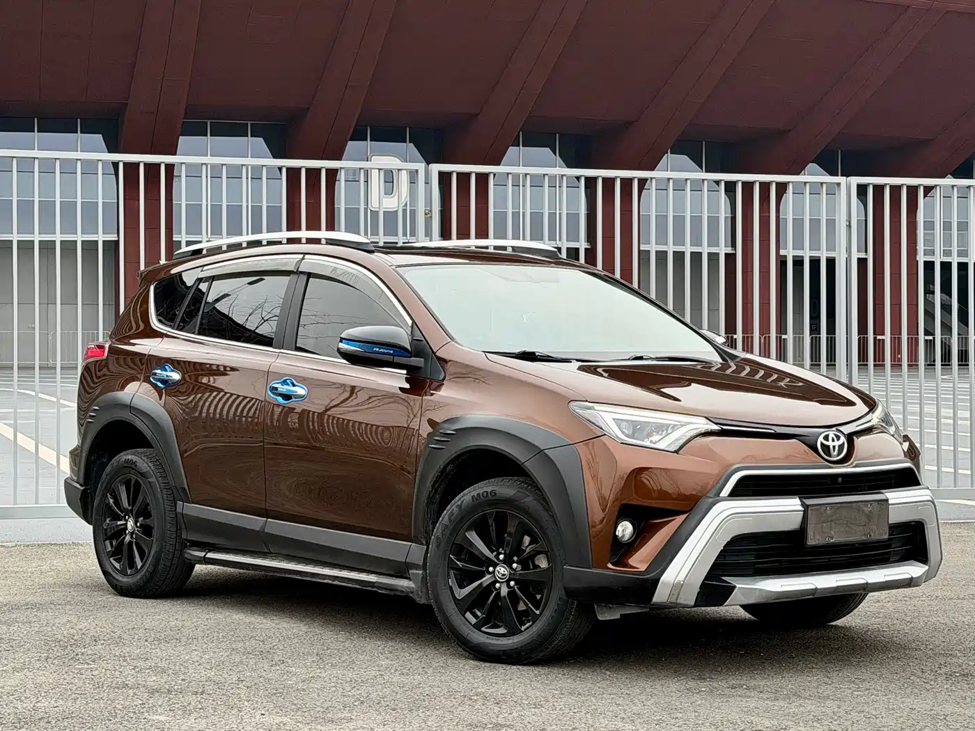 Toyota RAV4 Rongfang 2019 2.0L CVT 2WD Style X Limited Edition China VI фото 3