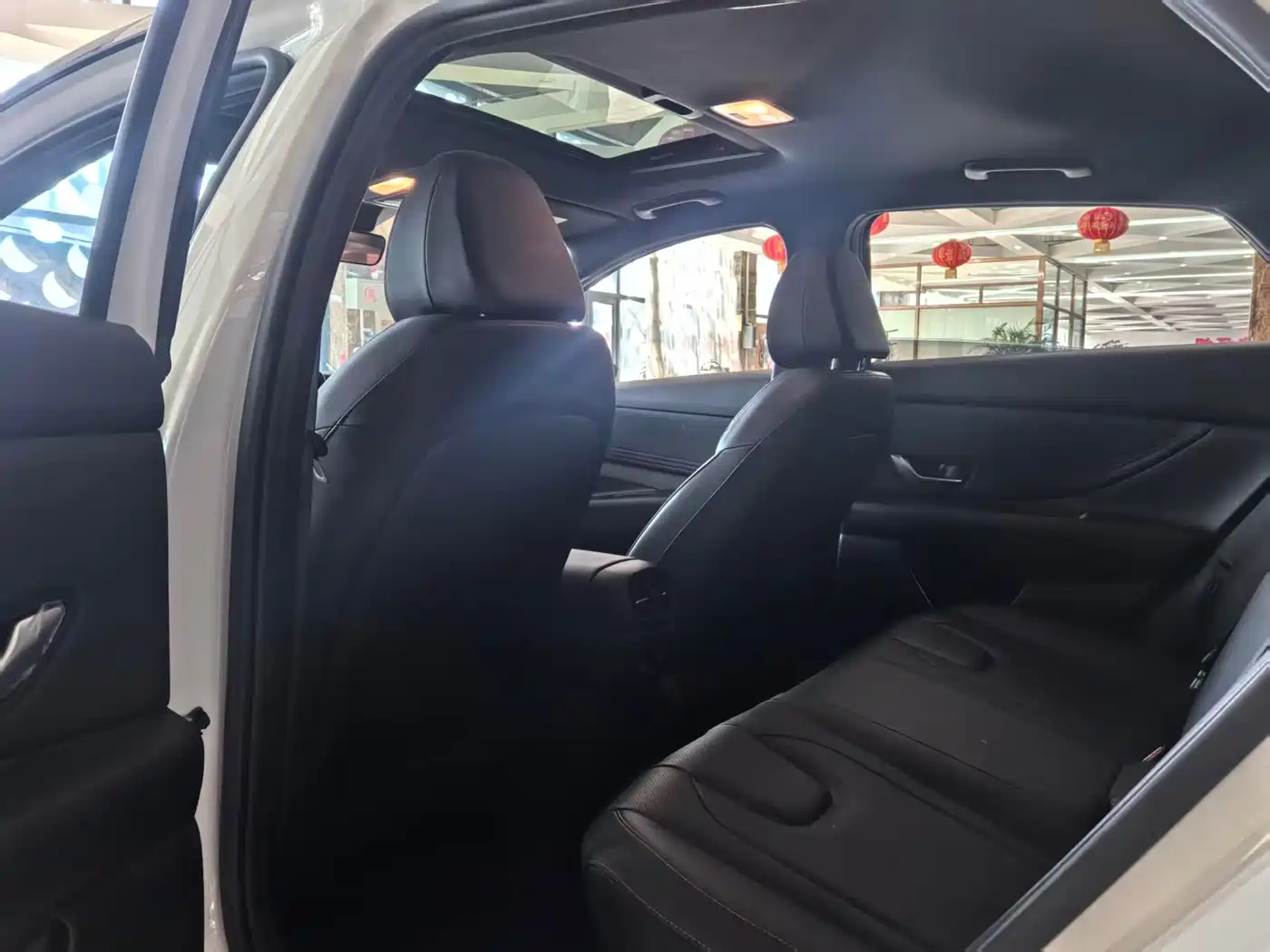 Hyundai Elantra 2022 1.5L CVT 20th Anniversary Edition фото 8