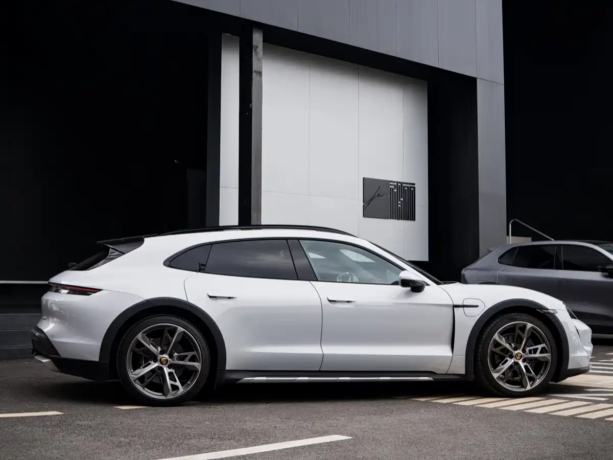 صورة 5 - Porsche Taycan