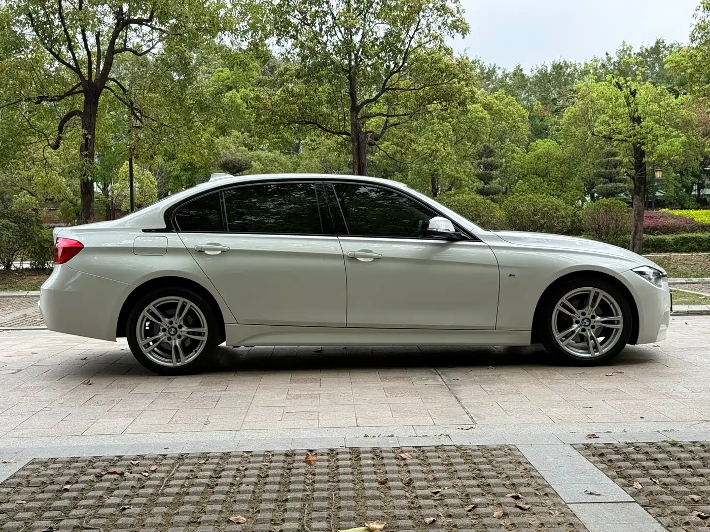 BMW 3 Series 2017 320Li M Sport фото 16