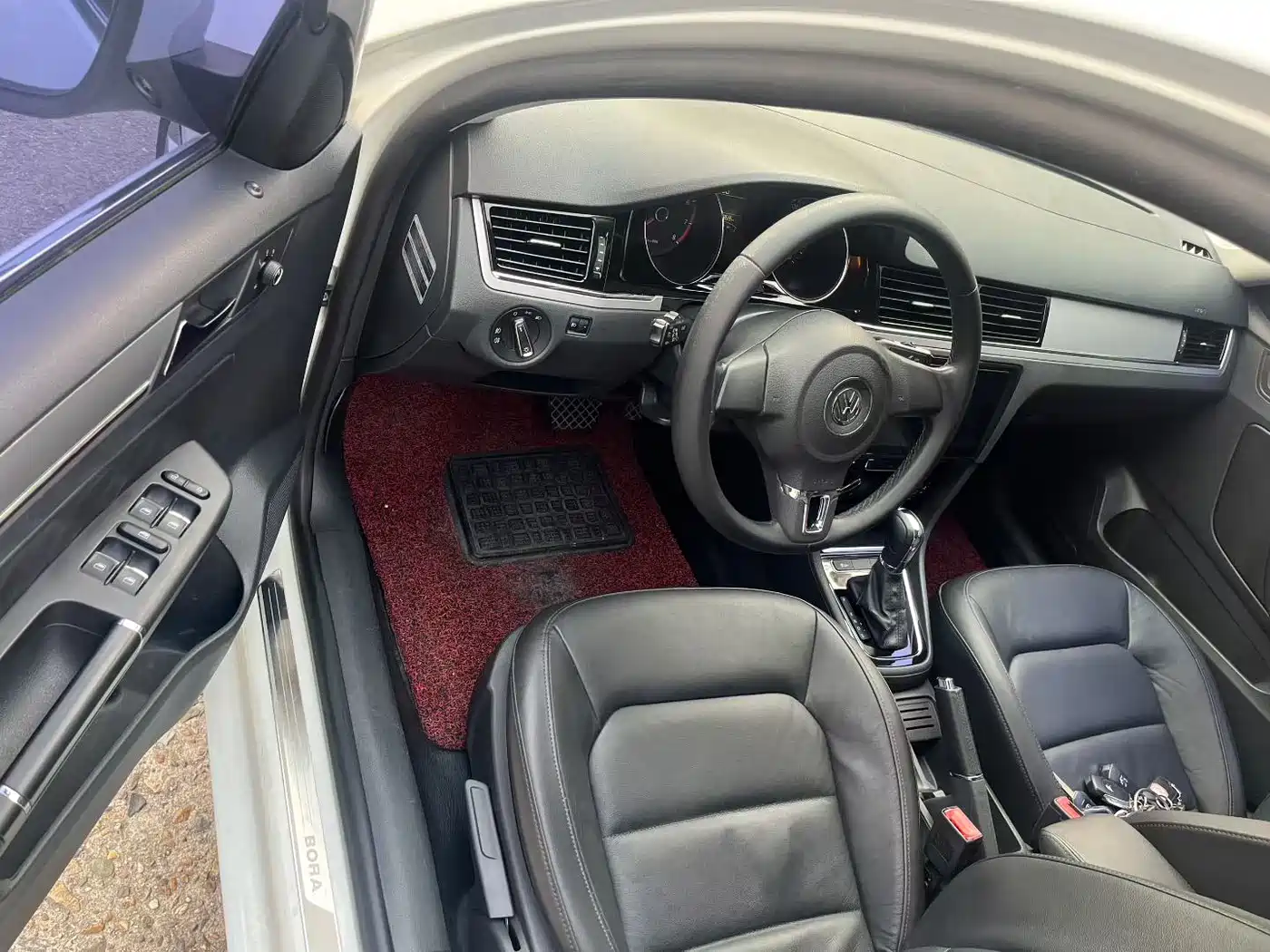 Volkswagen Bora 2014 1.6L Automatic Comfort Edition фото 6