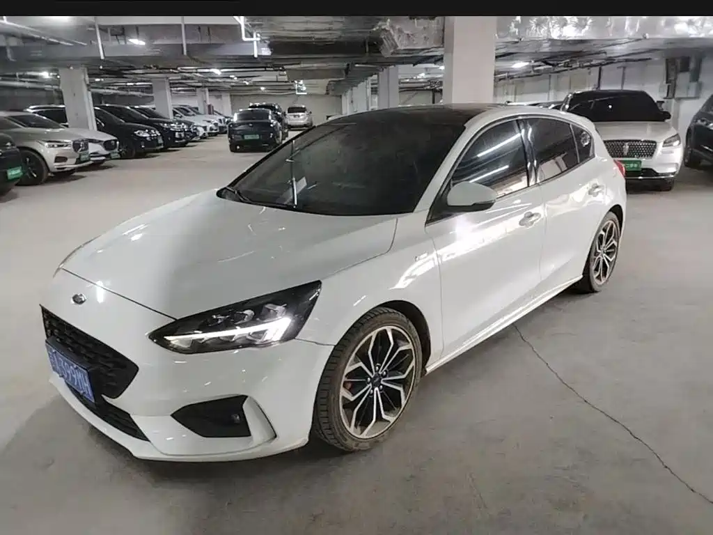 Фото 26 - Ford Focus