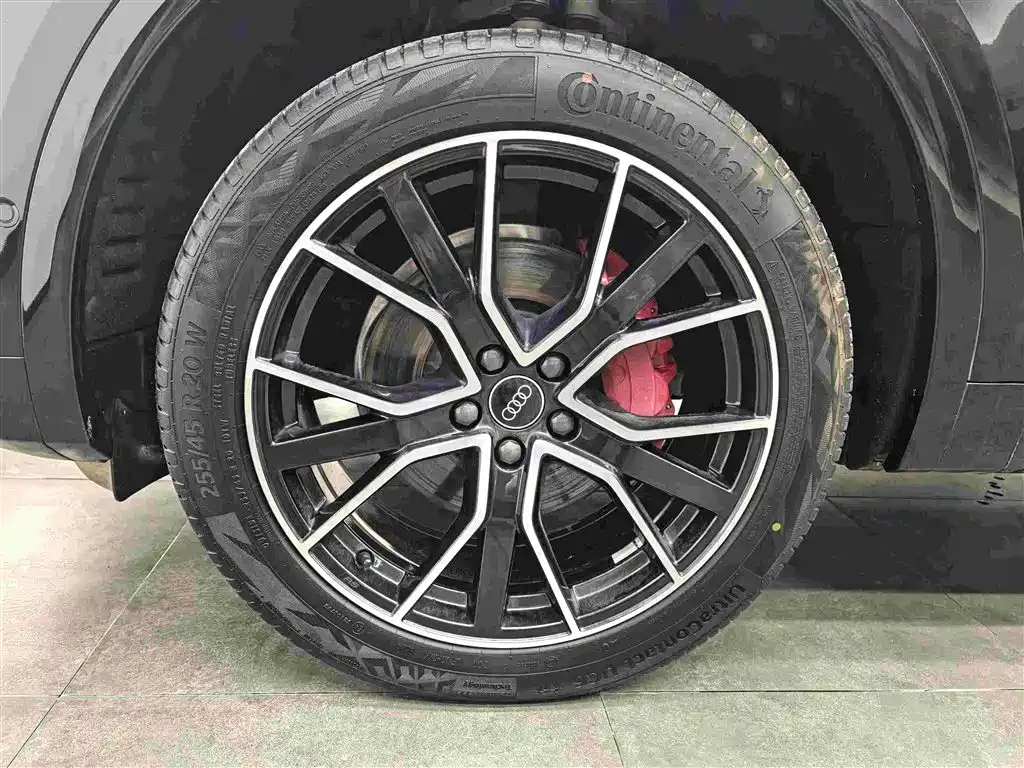 Audi Q5L 2025 45th Anniversary Edition 45 TFSI Luxury Sport фото 21