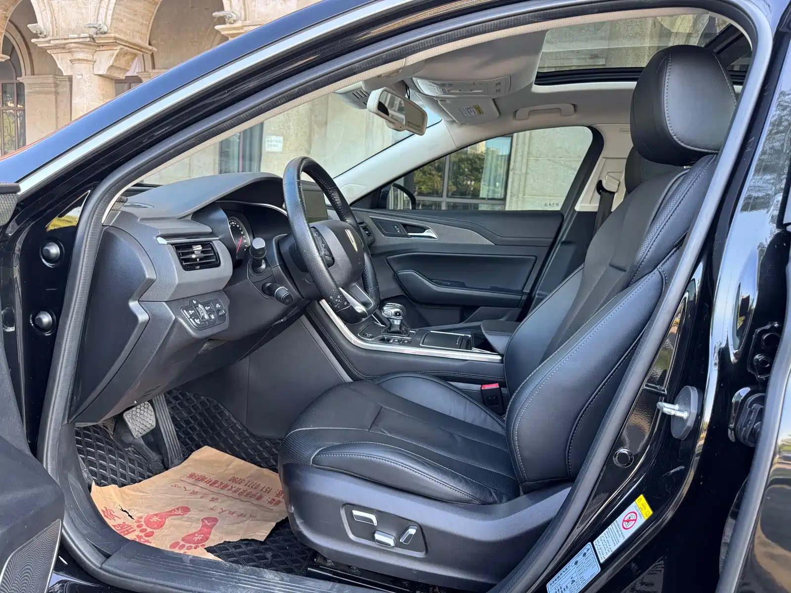 Фото 4 - Hongqi H5