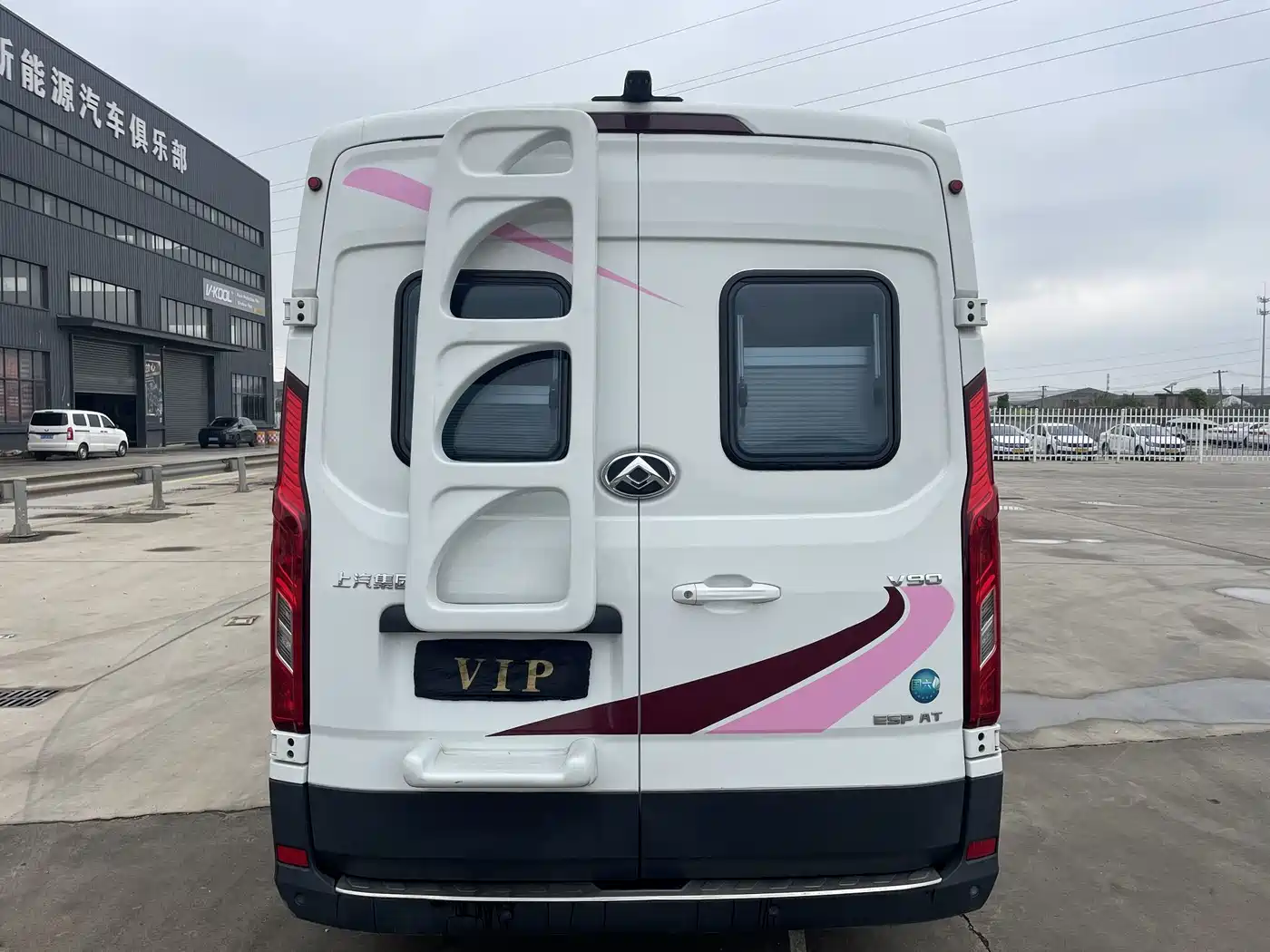 SAIC Maxus MAXUS V90 RV 2021 2.0T Travel Home V90 Self-Contained Class B RV Luxury Transverse Bed фото 40
