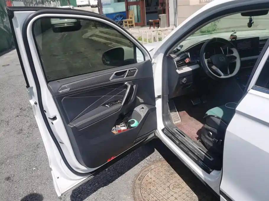 Volkswagen Tiguan L 2023 380TSI 4WD R-Line Premium 7-seater фото 9