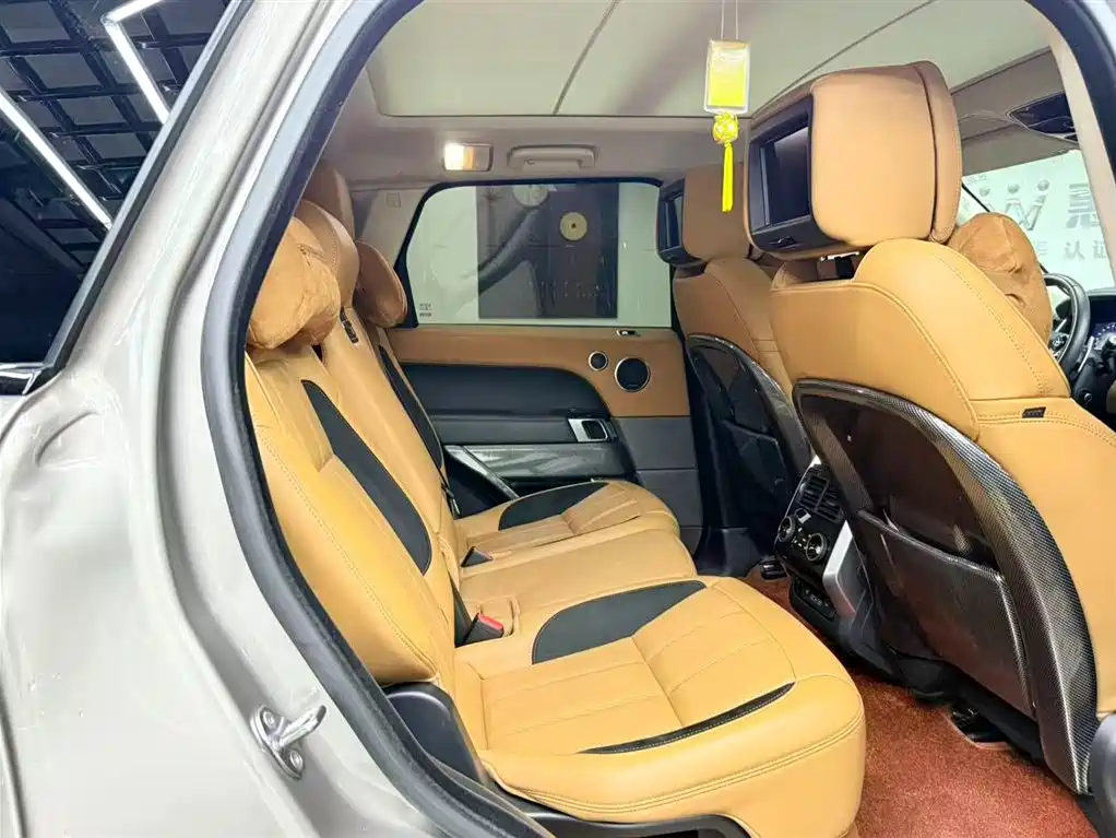 Land Rover Range Rover Sport 2021 3.0 L6 Gloss Black Edition фото 6