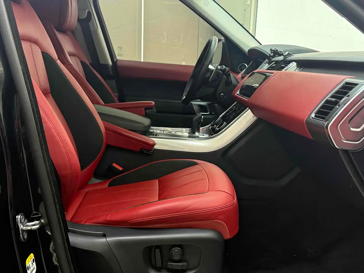 Land Rover Range Rover Sport 2021 3.0 L6 Gloss Black Edition фото 25