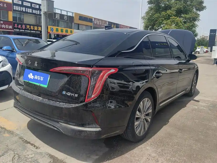 Hongqi E-QM5 2022 431km Charging Enjoyment Edition фото 3