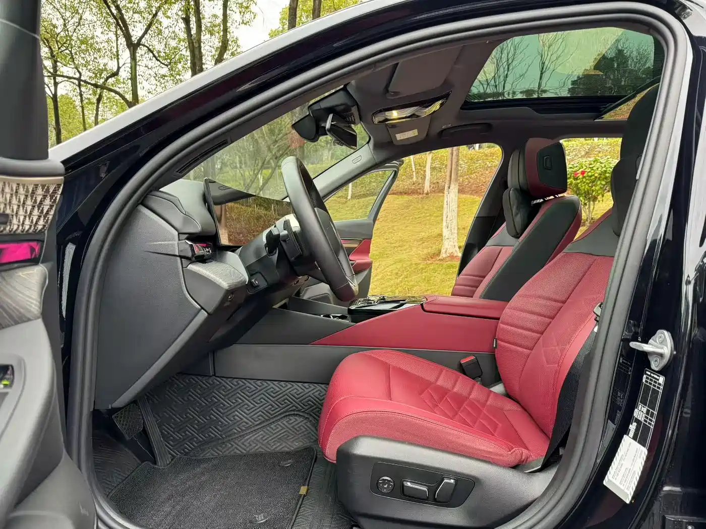 BMW 5 Series 2025 530Li Premium M Sport Package фото 4