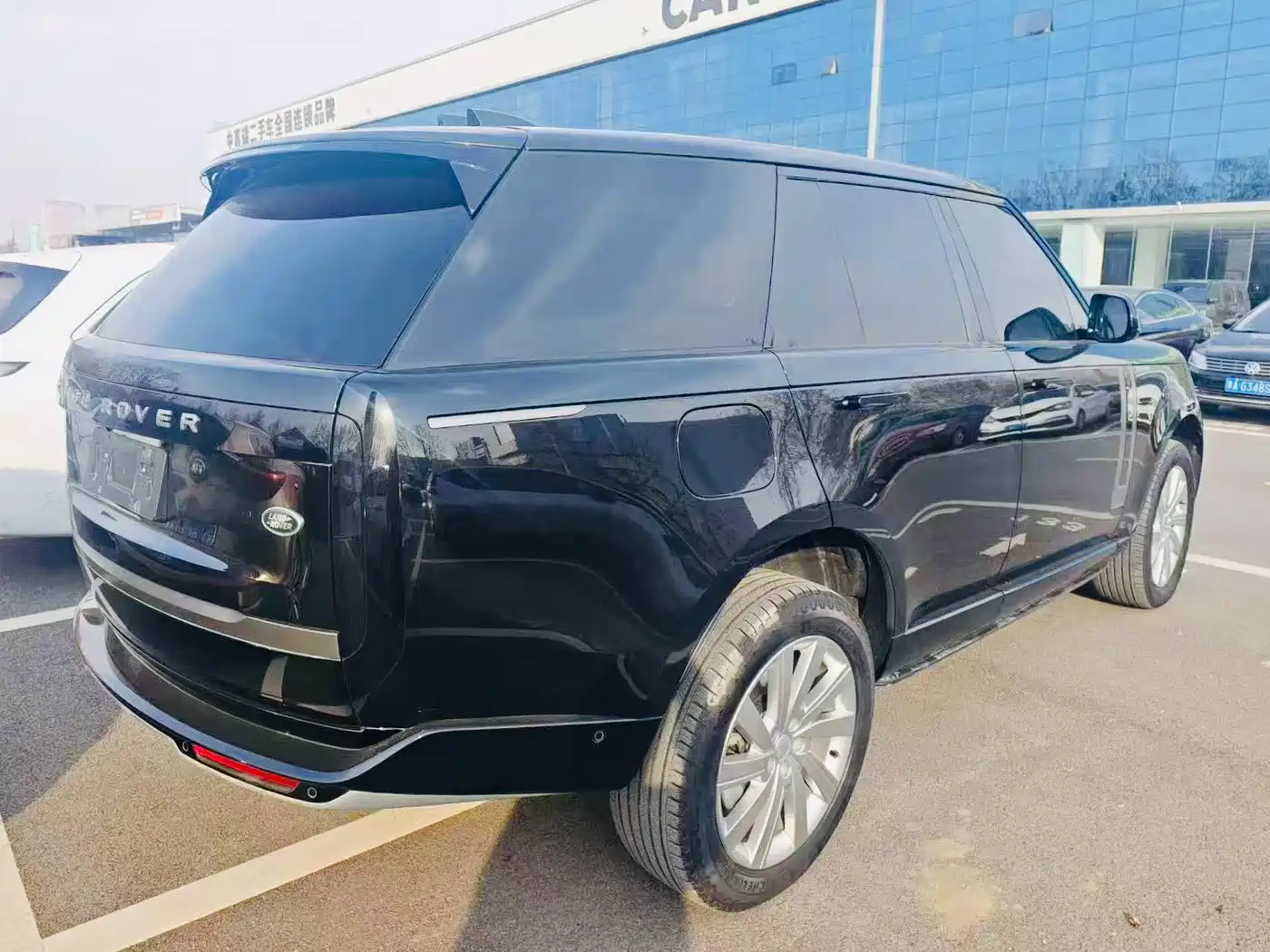 Land Rover Range Rover 2025 3.0 L6 360PS Golden Age Edition фото 4