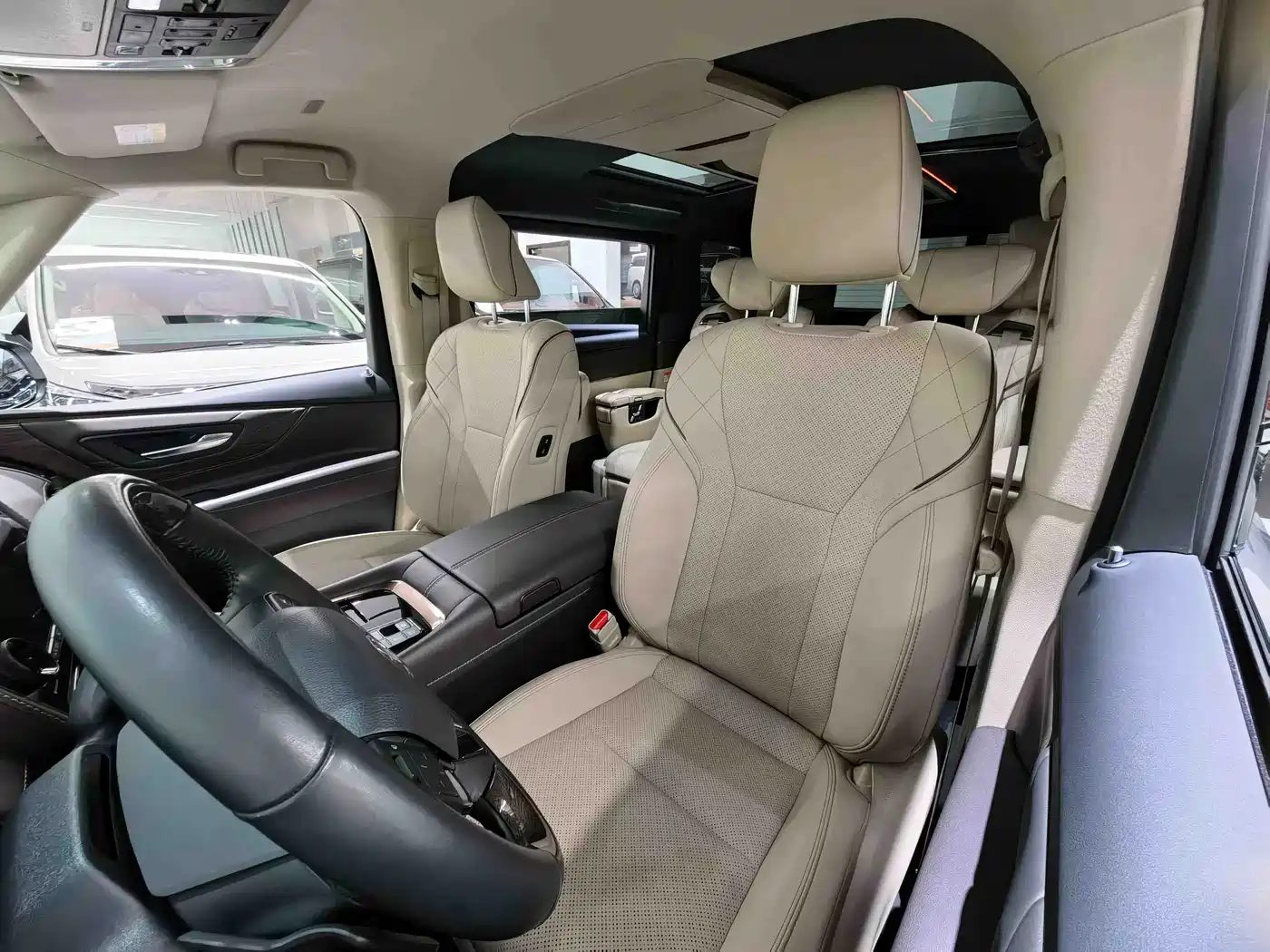 Toyota Alphard 2024 Hybrid 2.5L Ultimate Enjoyment Edition фото 14