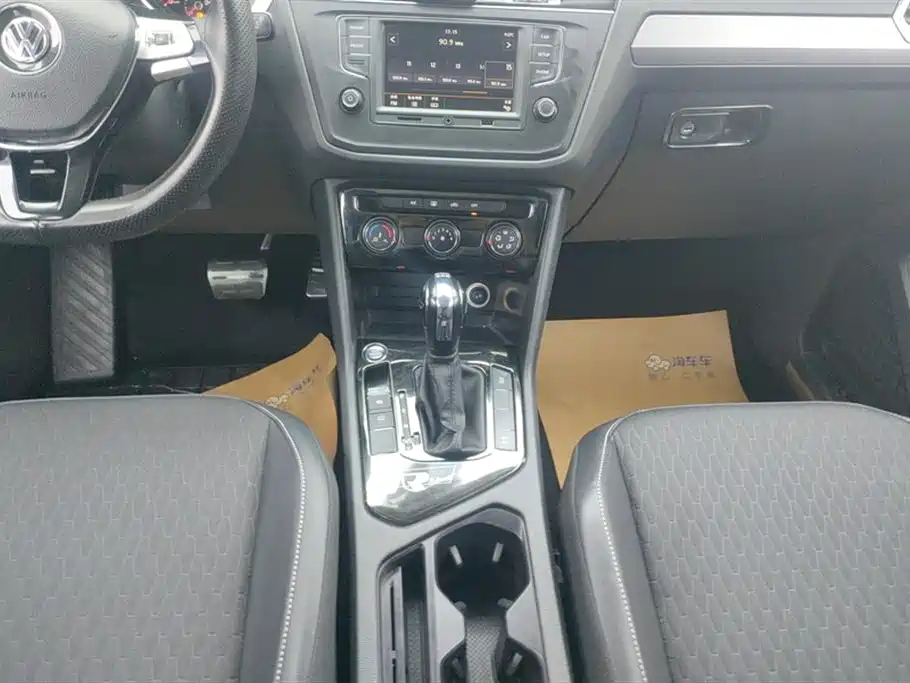 Volkswagen Tiguan L 2017 330TSI Automatic 2WD Trend Edition фото 16