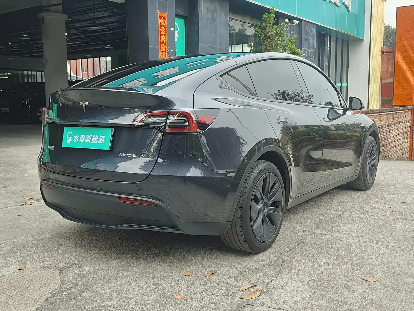 TESLA MODEL Y
