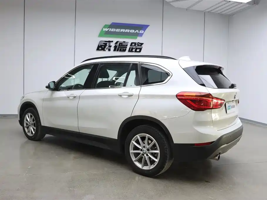 BMW X1 2019 sDrive18Li Fashion Model фото 3