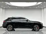 Photo 4 - Maserati Levante