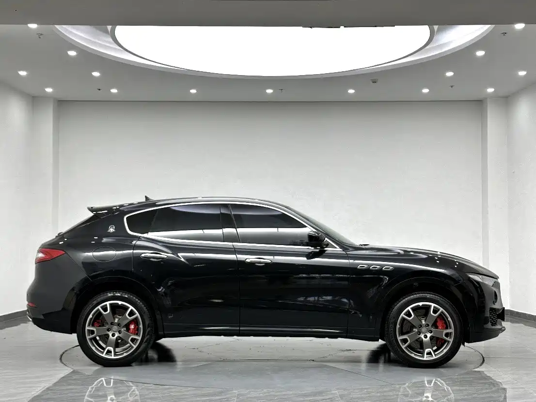 Photo 4 - Maserati Levante