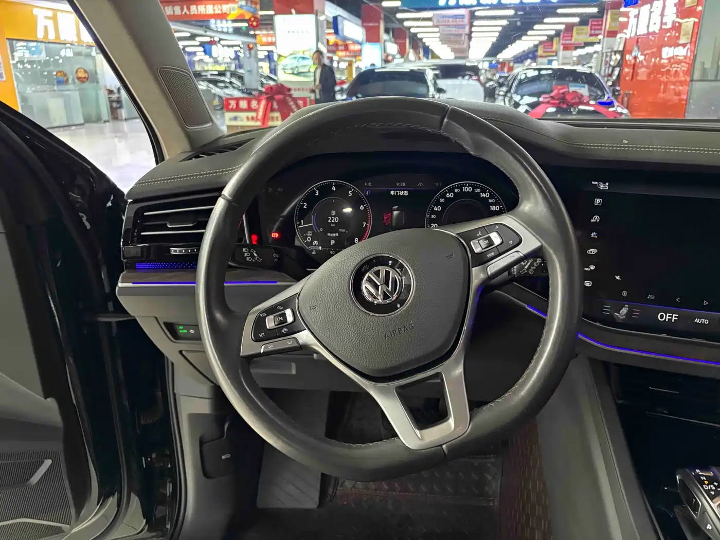 VOLKSWAGEN TOUAREG