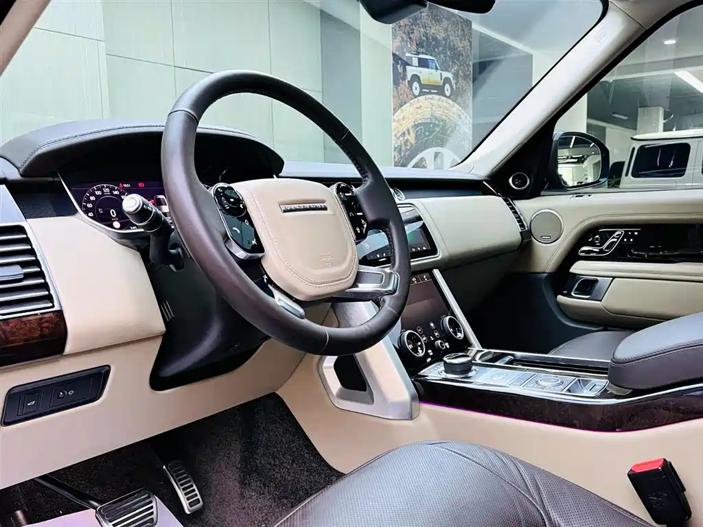Land Rover Range Rover 2020 3.0 L6 Heritage Extended Edition фото 8