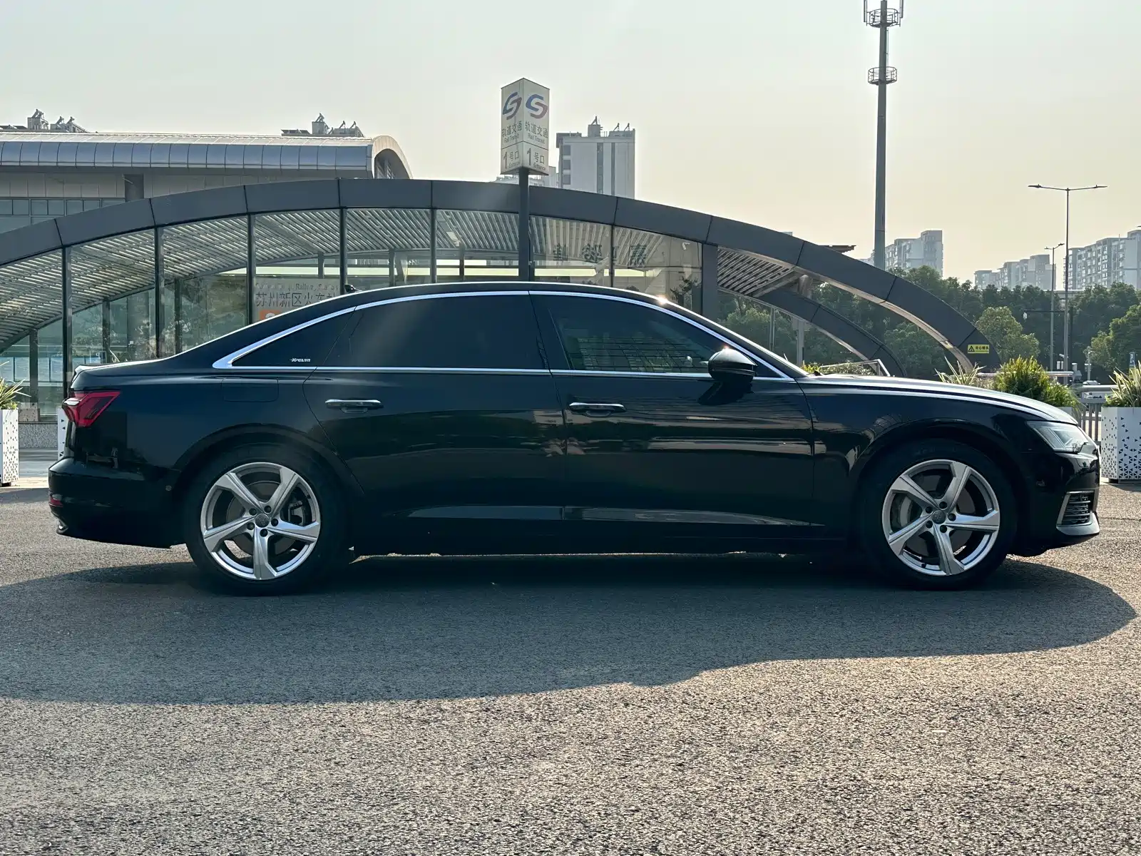 Фото 4 - Audi A6L