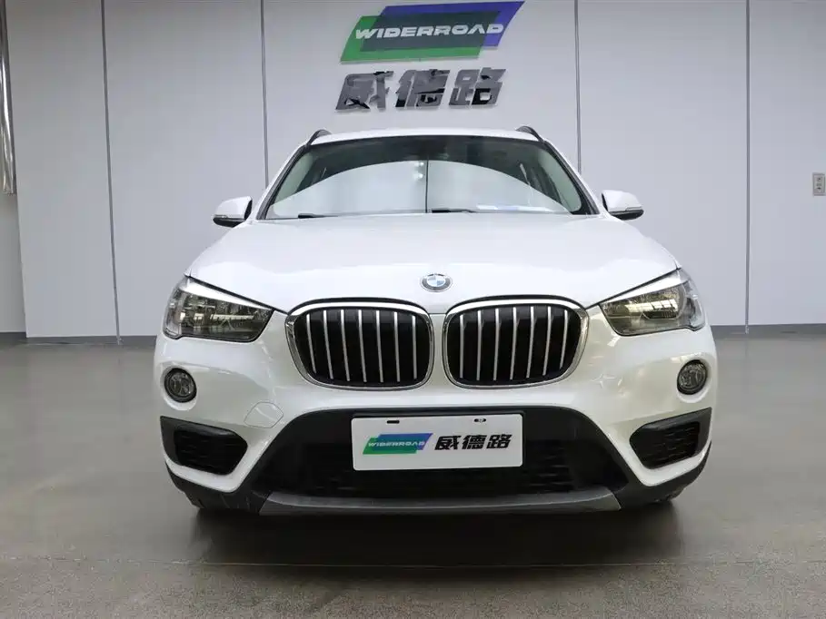 BMW X1 2019 sDrive18Li Fashion Model фото 2