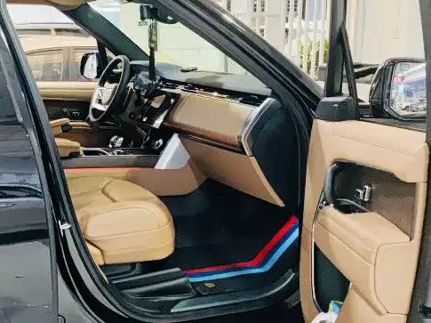 Land Rover Range Rover 2023 3.0 L6 400PS Golden Age 7-Seater Long Wheelbase фото 8