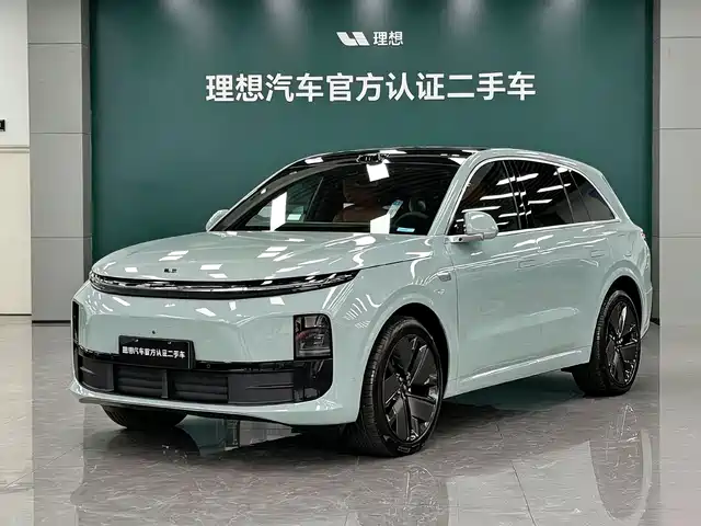 Li Auto L6 2025