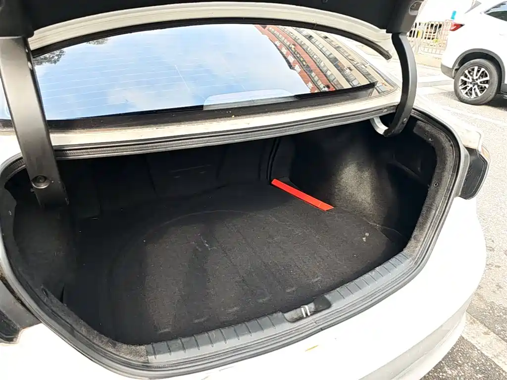 Hyundai Elantra 2016 Model 1.6L Automatic Smart Elite фото 19