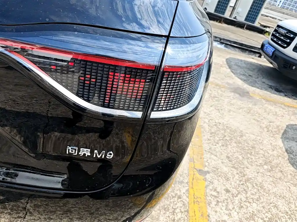 AITO Wenjie AITO M9 2025 Extended Range Ultra 52kWh 6-Seater фото 8