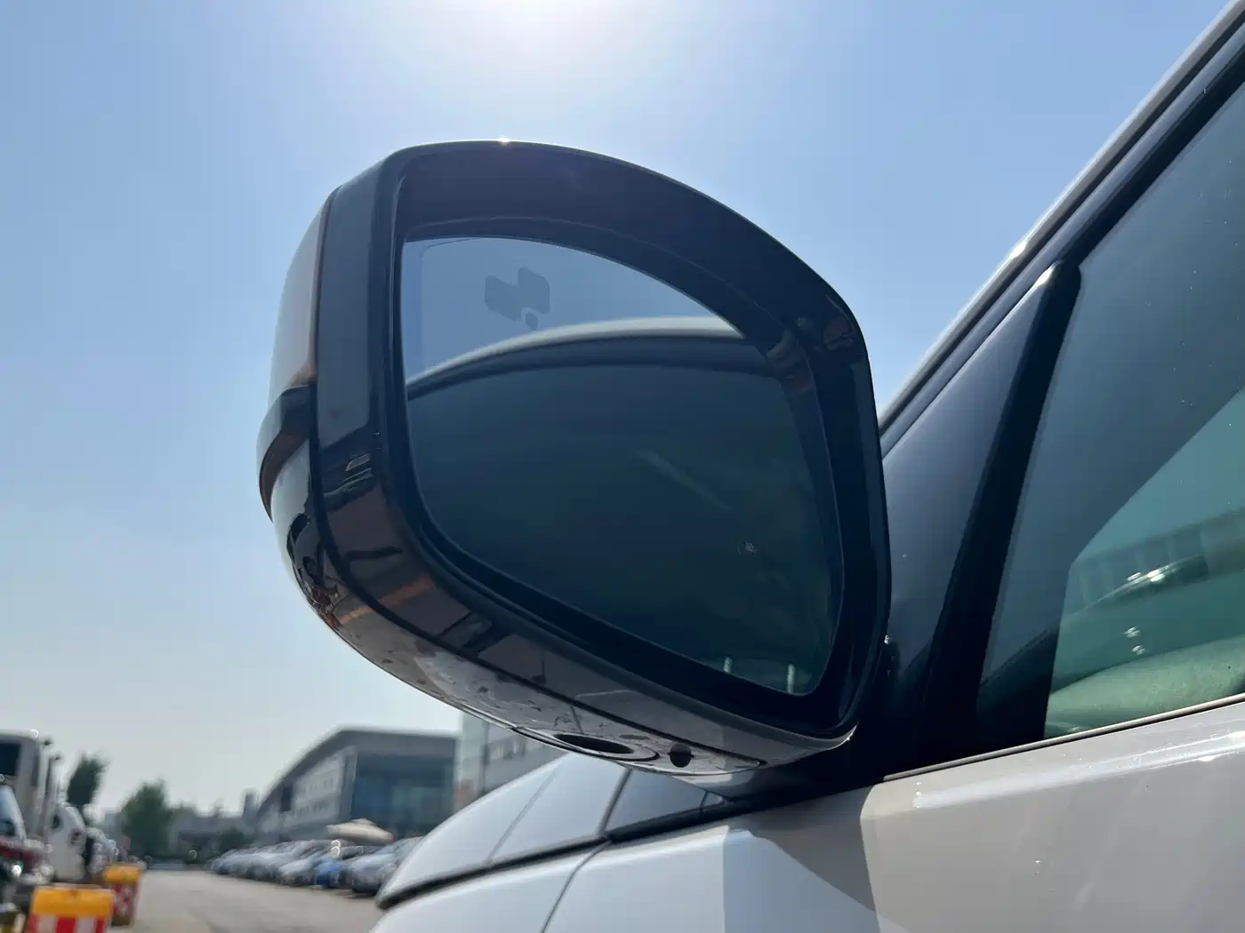Land Rover Discovery Sport 2018 240PS HSE Edition фото 16
