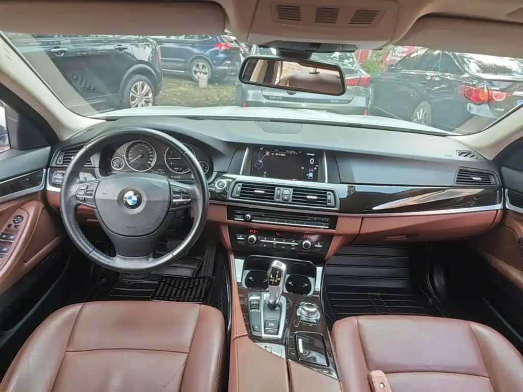 BMW 5 Series 2014 525Li Leading фото 10