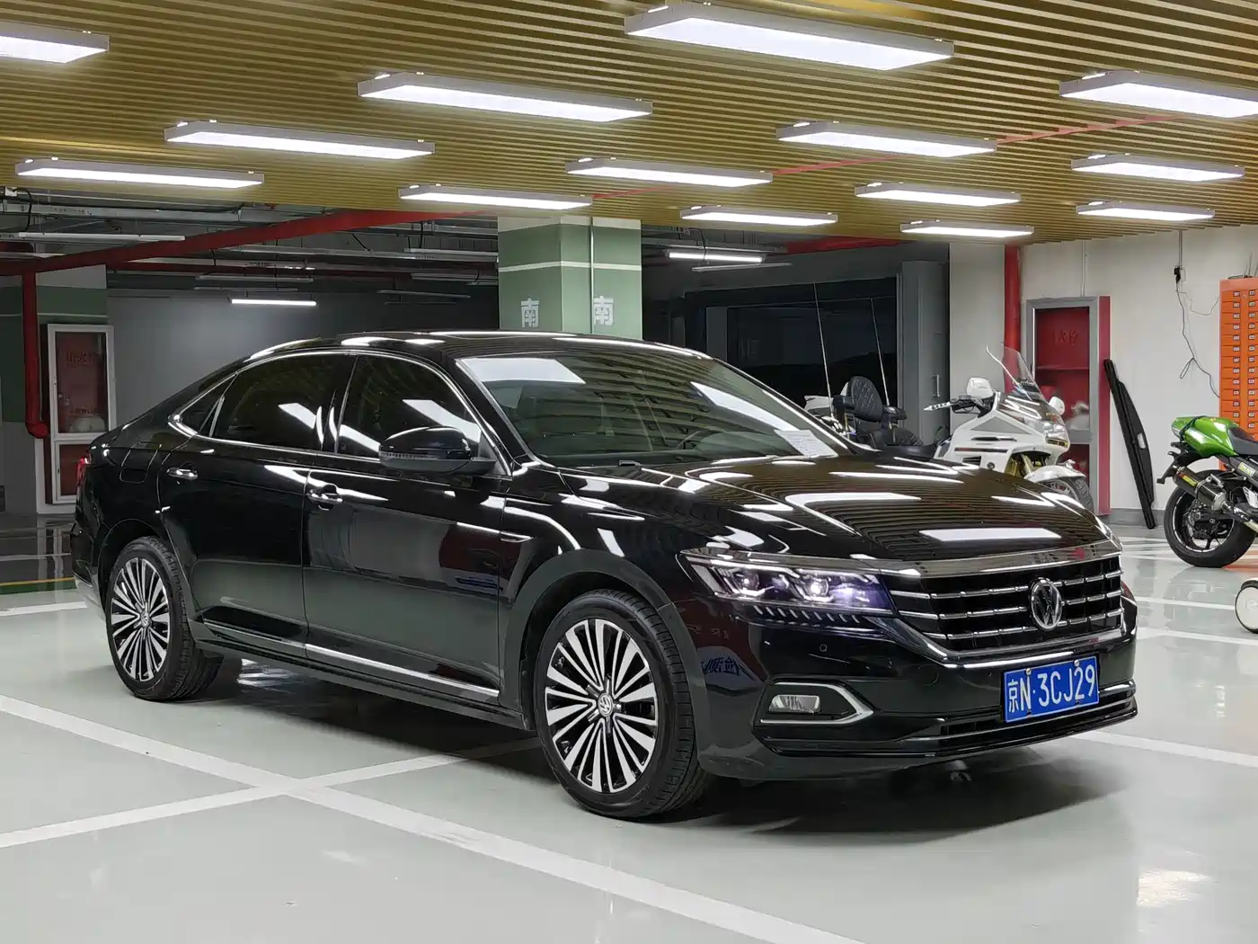 Volkswagen Passat 2019 330TSI Luxury Edition China VI фото 3