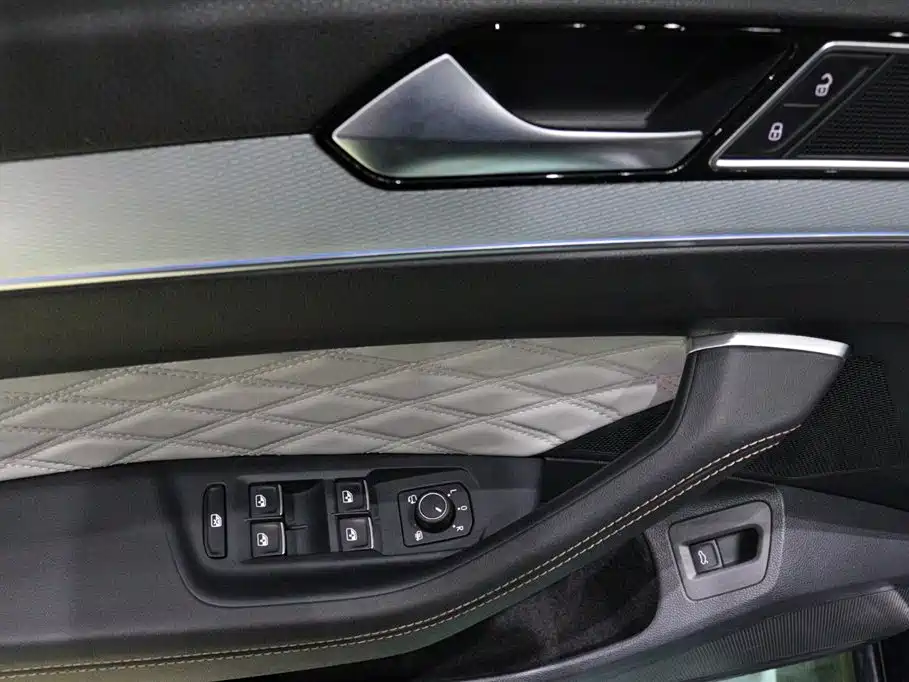 Volkswagen Magotan 2023 Model 2 Million Commemorative Edition 330TSI DSG Luxury фото 24