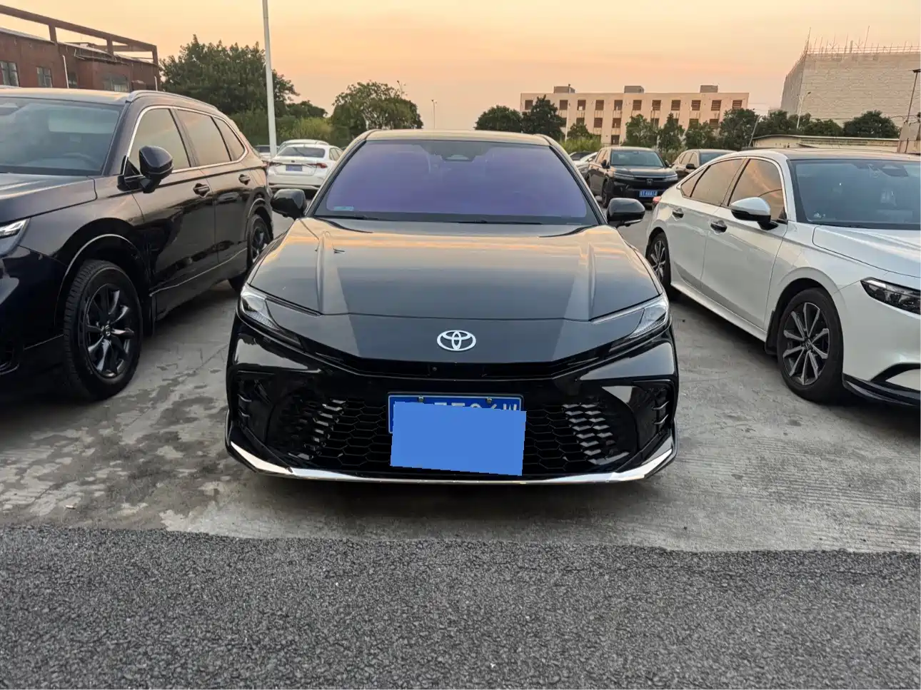 Фото 1 - Toyota Camry
