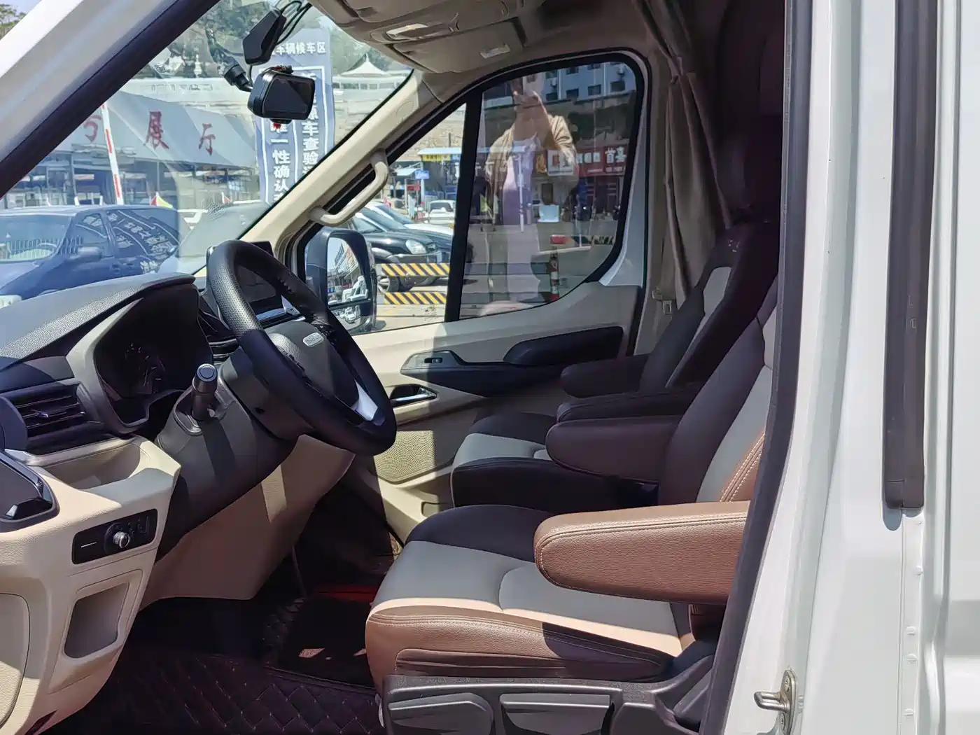 SAIC Maxus V100 RV 2023 2.0T Traveler V100 Mountain Retreat Edition Longitudinal Bed фото 6