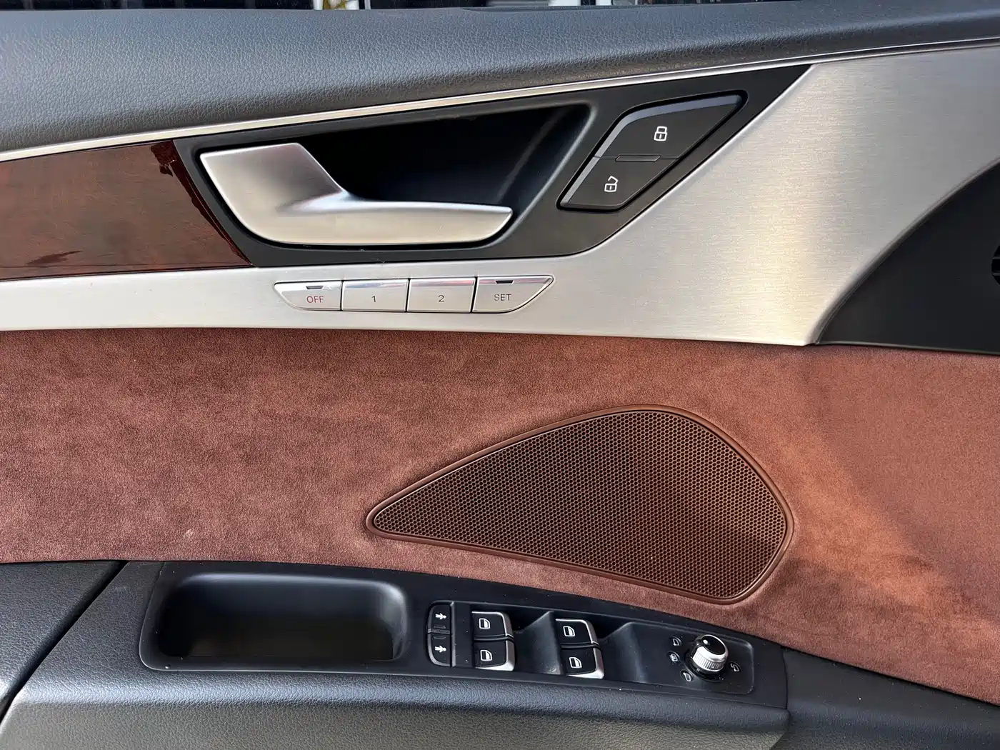 Фото 14 - Audi A8