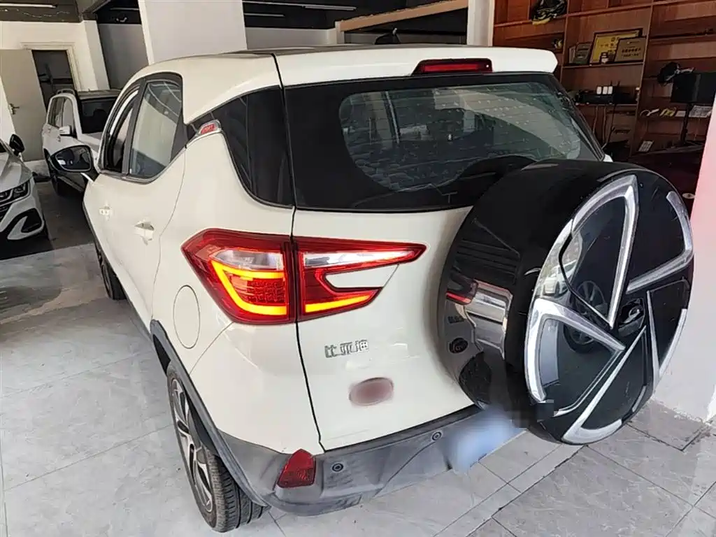 BYD Yuan 2016 1.5L Automatic Luxury фото 5