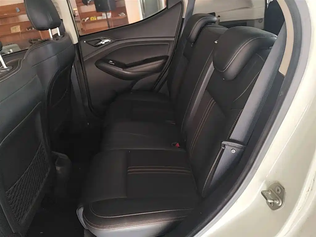 BYD Yuan 2016 1.5L Automatic Luxury фото 17