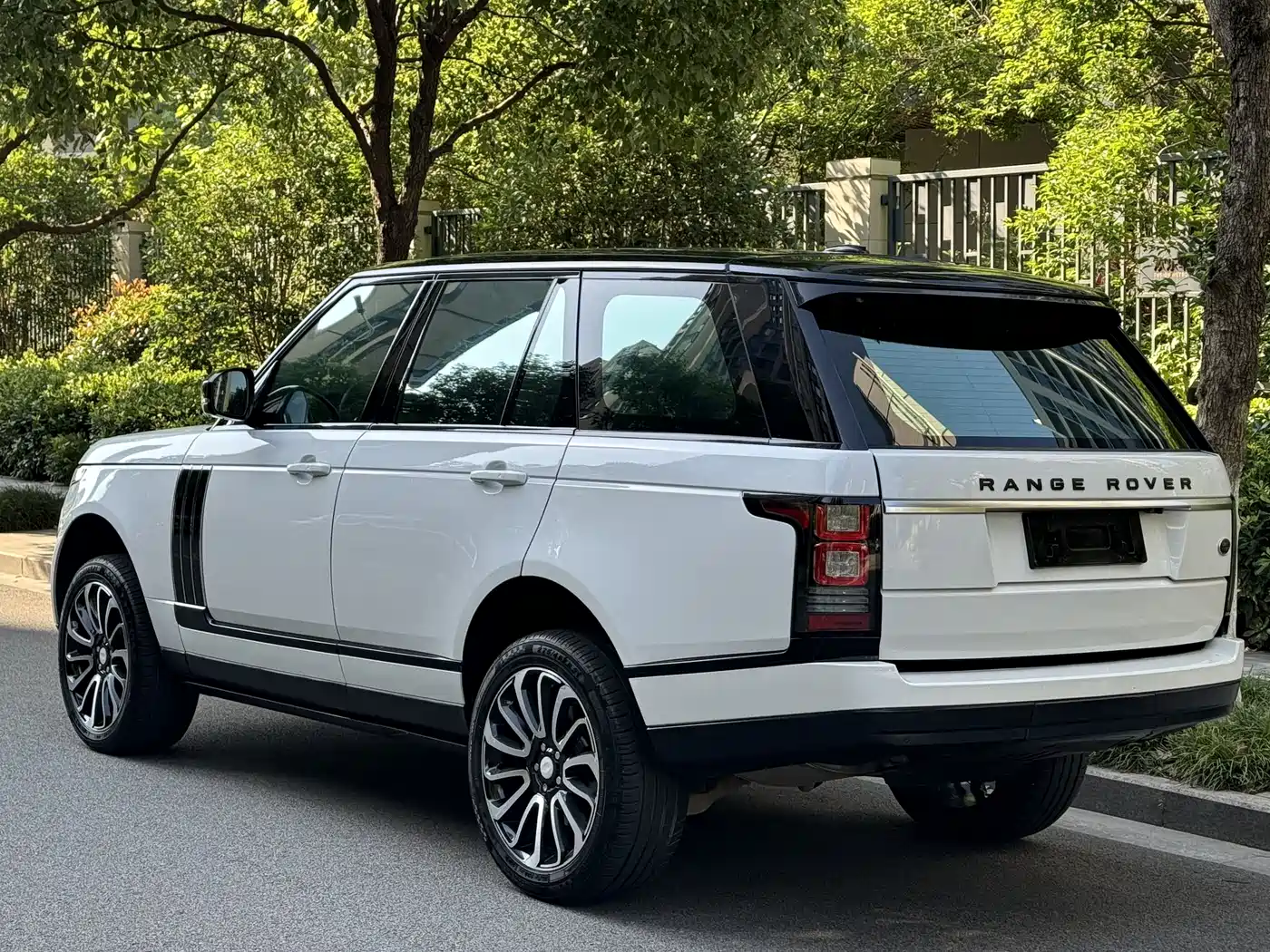 Land Rover Range Rover 2015 3.0 TDV6 Vogue фото 5