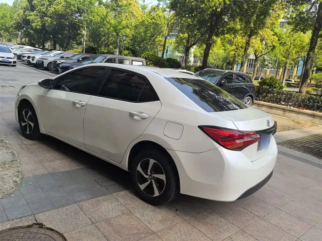 Toyota Levin 2017 Facelift 185T CVT Elite (China V) фото 5