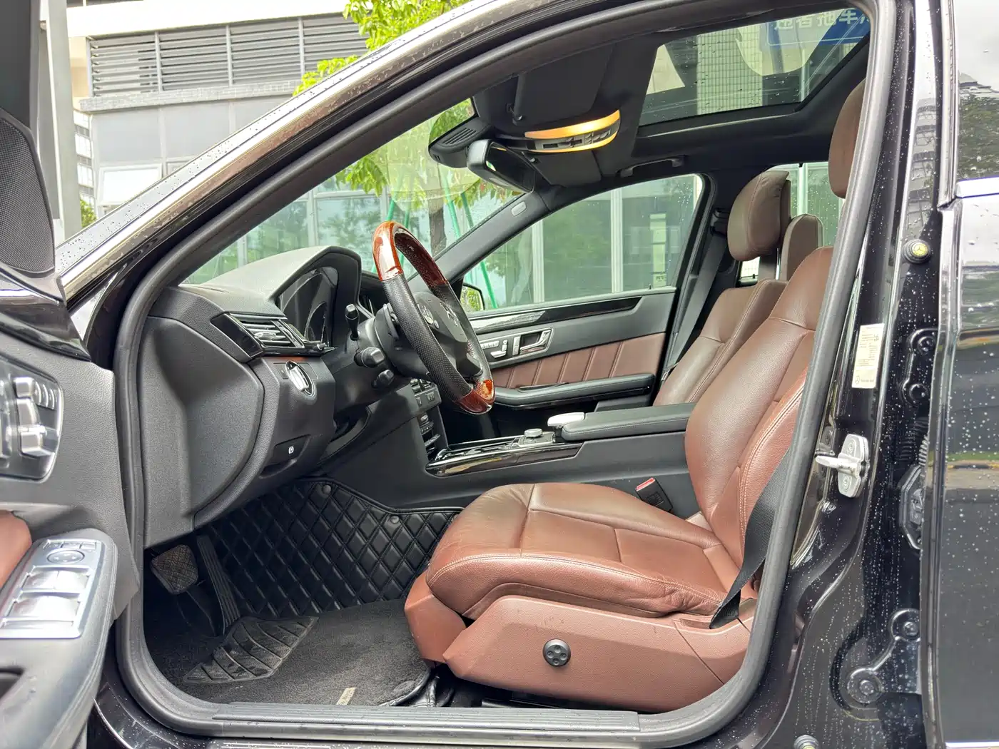 Mercedes-Benz E-Class 2011 E 300 L Elegance фото 5