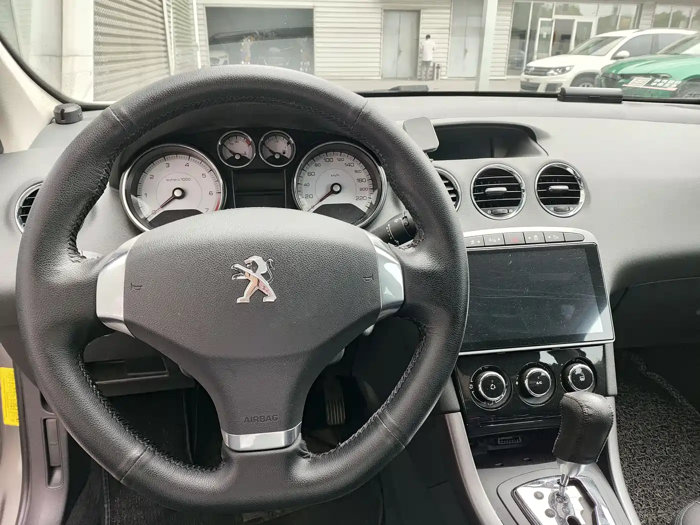 Peugeot 408 2013 2.0L Automatic Comfort Edition фото 7