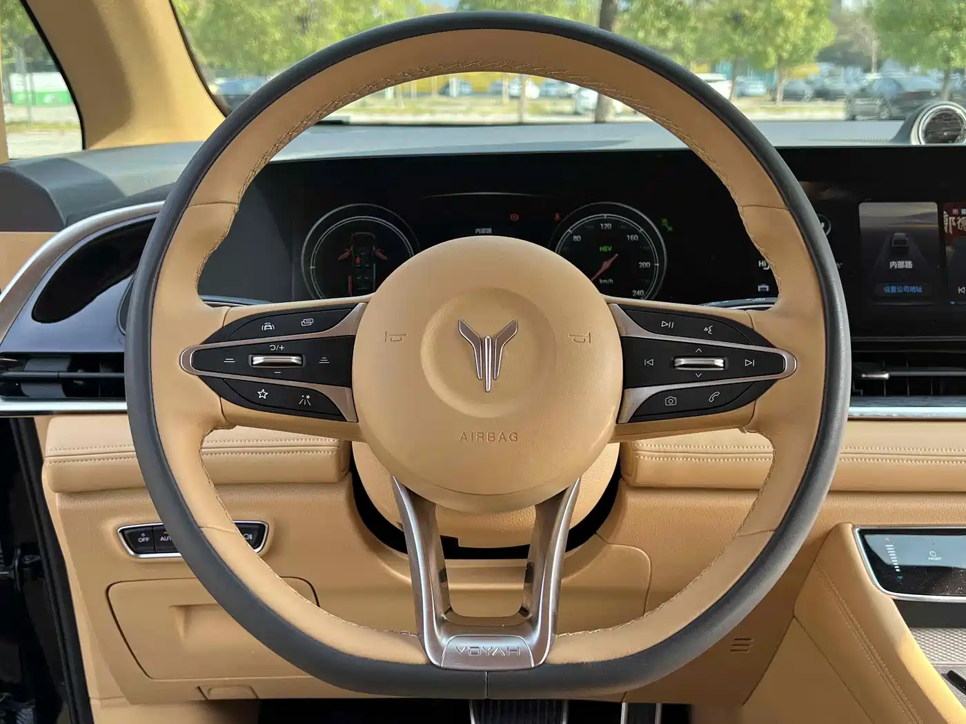 Voyah Auto Voyah Dreamer 2022 Low-carbon Dream+Smart Package фото 8