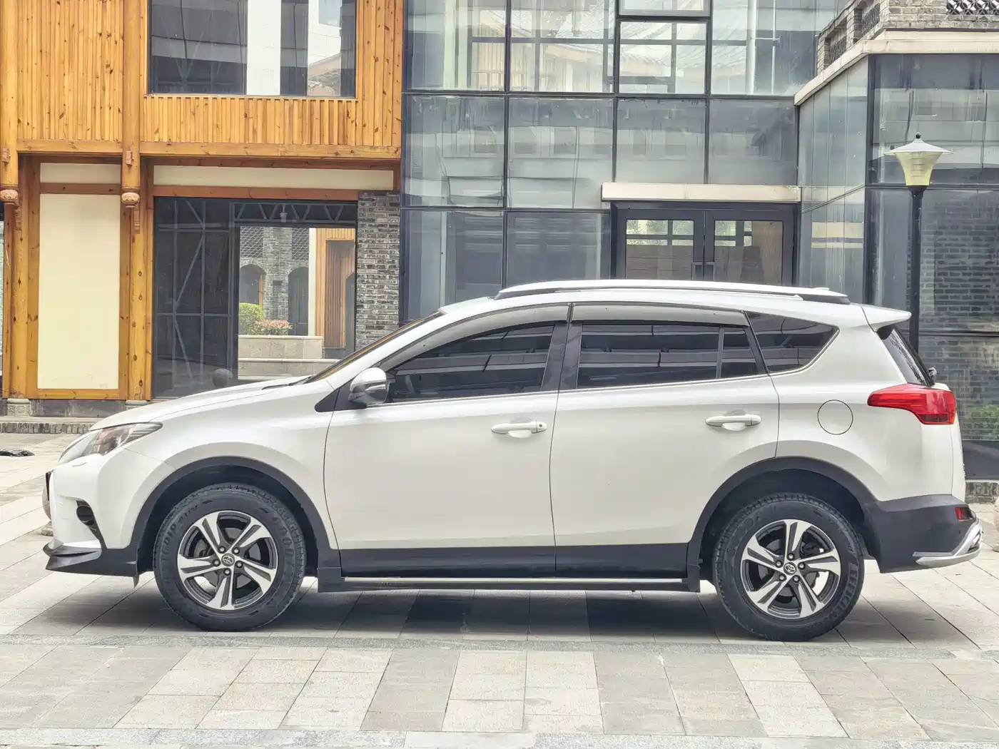 Toyota RAV4 Rongfang 2015 2.0L CVT 2WD Trend Edition фото 3