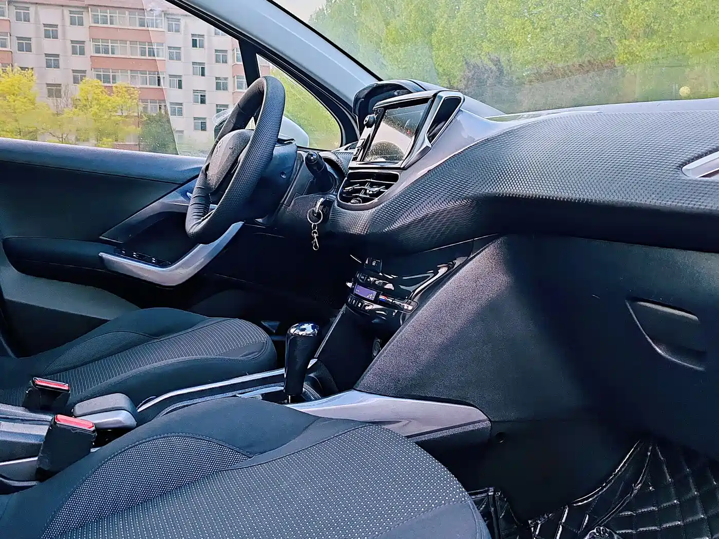 Peugeot 2008 2014 1.6L Automatic Fashion Edition фото 22
